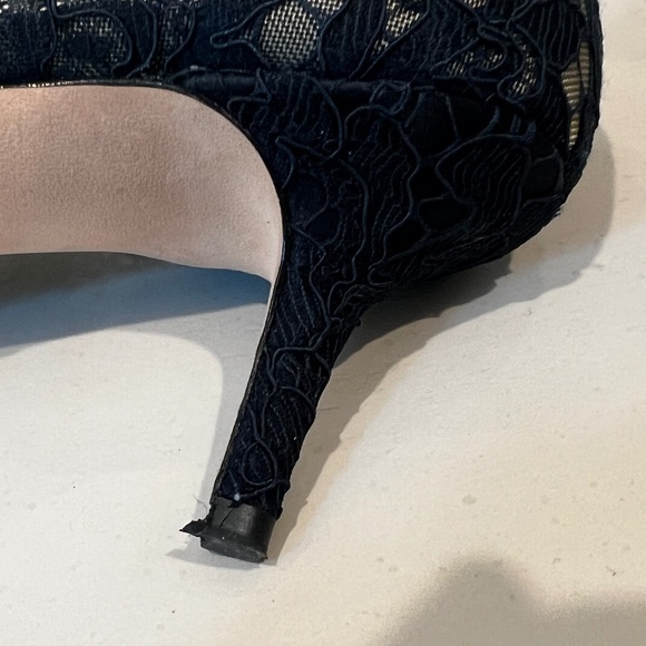 Elegant Beautiful Dolce & Gabbana Bellucci pumps in Navy - Picture 11 of 11